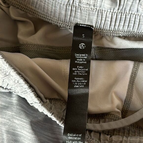 Lululemon Men’s Lined Pace Breaker Shorts! - Picture 3 of 8